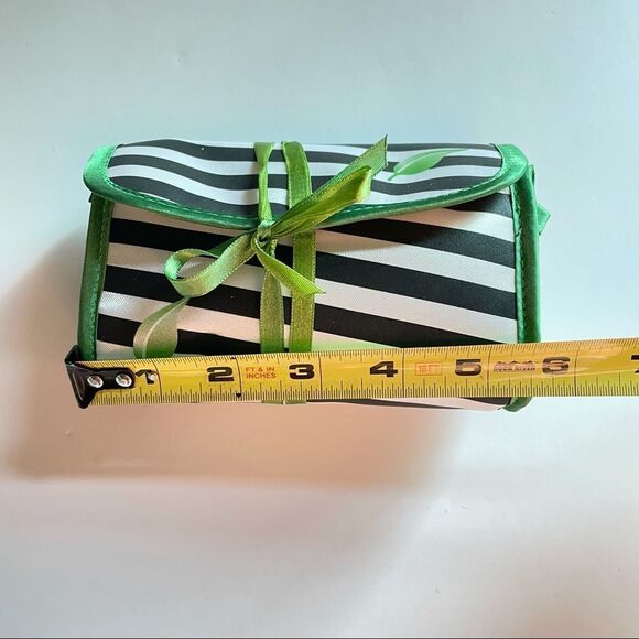 Beautiful Boscia satin wallet makeup bag Brand New - Picture 7 of 10